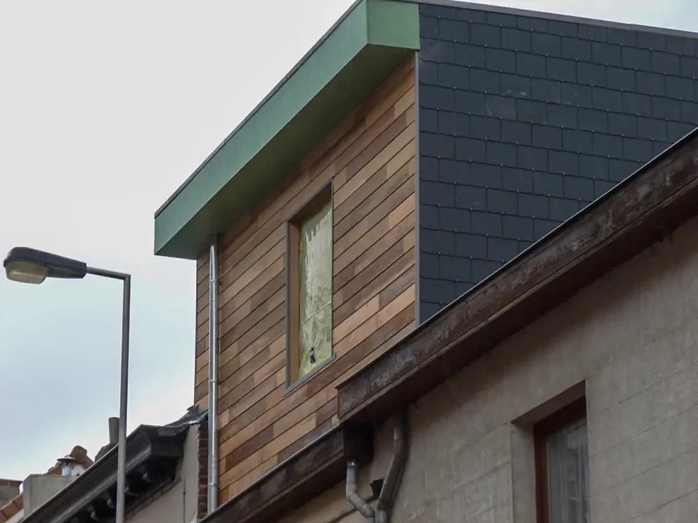 Barade sur ancienne construction